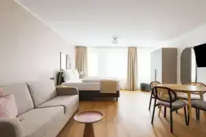 Limehome Leverkusen Wiesdorfer Platz, Леверкузен