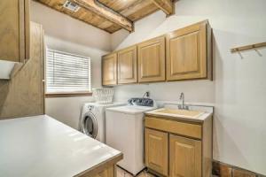 Las Cruces Home 'La Casa Blanca' w/ Courtyard, Лас-Крусес