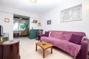 Lovely Flat Near Beach With Sea View in Buyukada, Бююкада
