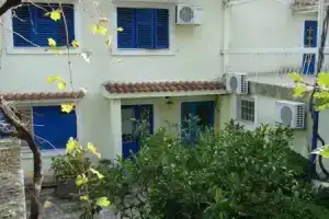 Apartments Knežević, Бечичи