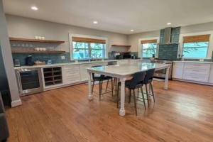 Stylish Durham Retreat - Walkable, Sleeps 6, Дарем