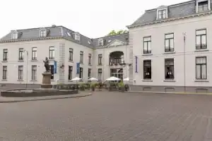 Fletcher Hotel Paleis Stadhouderlijk Hof, Лееуварден