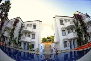 La Brezza Suite & Hotel, Акьярлар