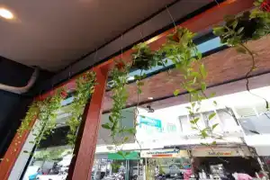 D​ Luck​ Hostel, Канчанабури
