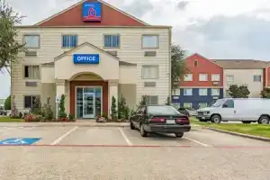 Апарт-отель «Studio 6-Dallas, TX», Даллас