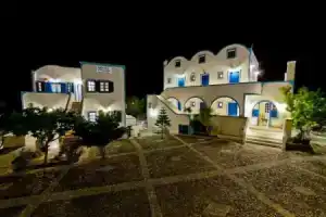 Artemis Village, Картерадос