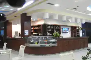 Hotel «3 Vellezerit», Дуррес