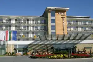 Hunguest Hotel Répce Gold, Бюк