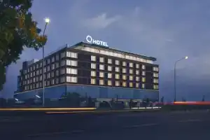 Q Hotel Plus Wrocław Bielany, Вроцлав
