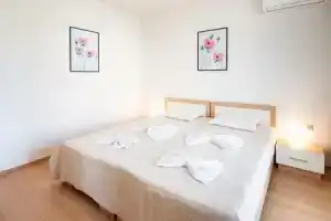 New Line Village, Солнечный Берег