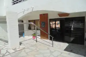 Family House Apartments, Фалираки