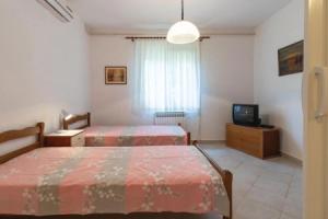 Beautiful Home in Zadar With Wifi and 1 Bedrooms, Задар
