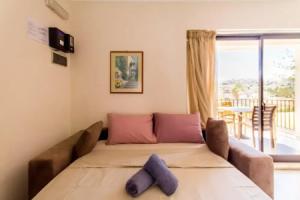Pool and Sea, charming Merill Apart 4, Мелиха