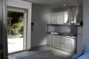 Villa Rita Apartments, Нерано