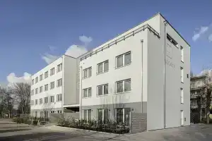 Adoro Aparthotel, Бюль