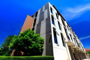 The Plubpla Serviced Apartment, Бангкок