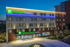 Holiday Inn Express Shanghai Kangqiao, An Ihg Hotel, Шанхай