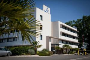 b&b hôTel Pau zéNith, По