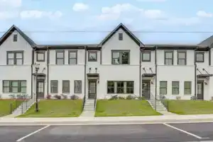 7 Mi to Dtwn: Sleek Retreat in Atlanta!, Атланта