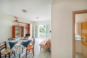 Awesome Apartment in La Maddalena With 1 Bedrooms, Ла-Маддалена