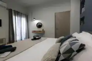 Avra Suites in City center - 50m to Beach, Херсониссос