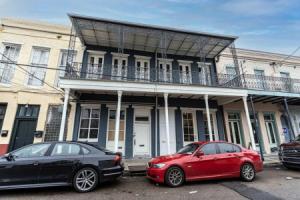 Luxurious Lower Garden District Condo w/ Balcony!, Новый Орлеан