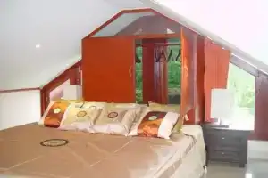Zanas Oasis, Най Харн