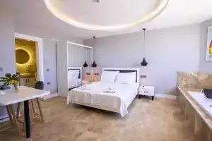 Luxury Flat With Jacuzzi in Kas Antalya, Каш