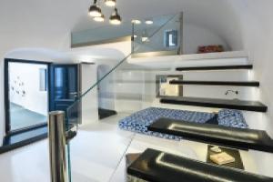 "The Luna Cavern 3 With Jacuzzi Ocean", Фира