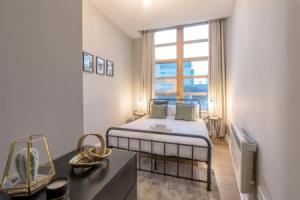 2 Bedroom Apartment Near Manchester Victoria, Манчестер