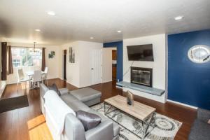 Sweet Seattle Retreat 3 Apts 7 Bd Sleeps 20!, Сиэтл