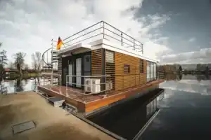 Schones Hausboot in Hoxter, Хёкстер