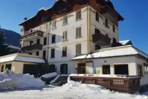 Hotel «Posta», Априка