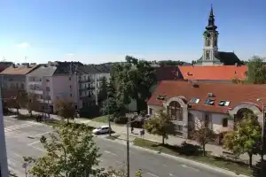 Belvárosi Deluxe Apartman, Байя