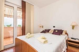 Amazing Home in Moscenicka Draga With Wifi and 1 Bedrooms, Мошеничка Драга