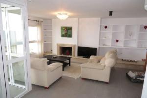 Premium 3 bedroom, 2 bathroom seafront apartment in the heart of Altea town, Алтея