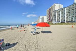 Myrtle Beach Condo: Balconies, Walk to Beach!, Миртл Бич
