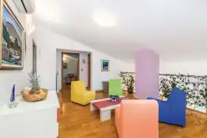 Stunning Home in Rijeka With Wifi and 5 Bedrooms, Опатия