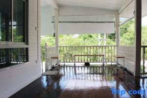Enchanted White Wooden Retreat, Аюттхая