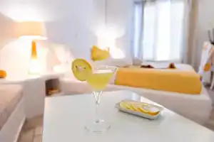 Yades Suites - Apartments & SPA, Науса