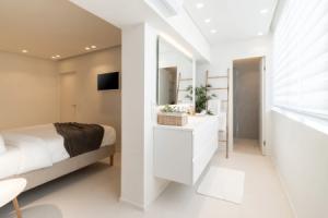 2BD Boho Sea View Apartment by The Olon, Варкиза