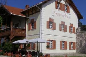 Aranyhegy Panzió, Орфю