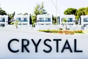 Crystal villas & suites, Полихроно