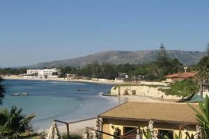 Villa Near the sea in Full Relaxation - Large Garden Wi-fi, Fontane Bianche