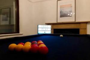 Large 12 Person CityCentre Townhouse & Pool Table, Кардифф