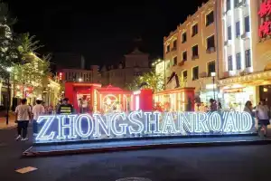 Qingdao Hua Qi Kaiserdom Hotel, Циндао