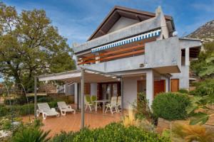 Awesome Home in Cesarica With Wifi and 3 Bedrooms, Cesarica