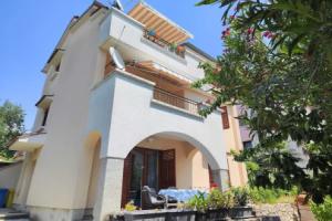 Comfortable Crikvenica Stay With Private Parking, Цриквеница
