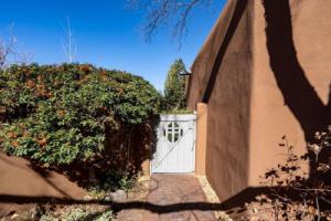 Puertas de Canyon Road by Kokopelli Property Management, Санта-Фе