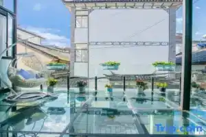 Haiyue Xiaozhu Free·Full Intelligent Black Light French Boyin Mountain Residence, Дали